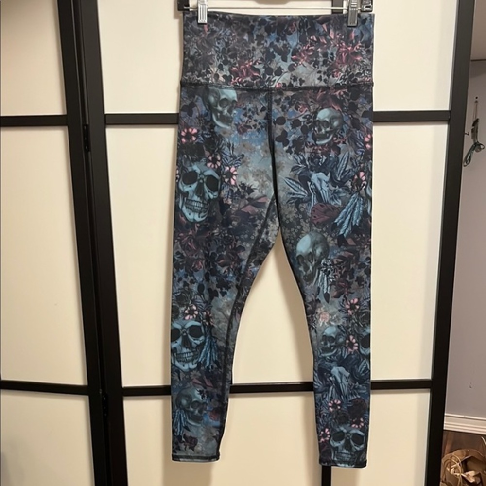Evolution and Creation Dark Floral Leggings Womens Size Medium